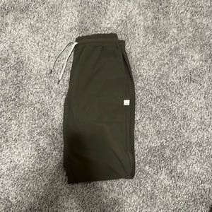 vuori miles women jogger